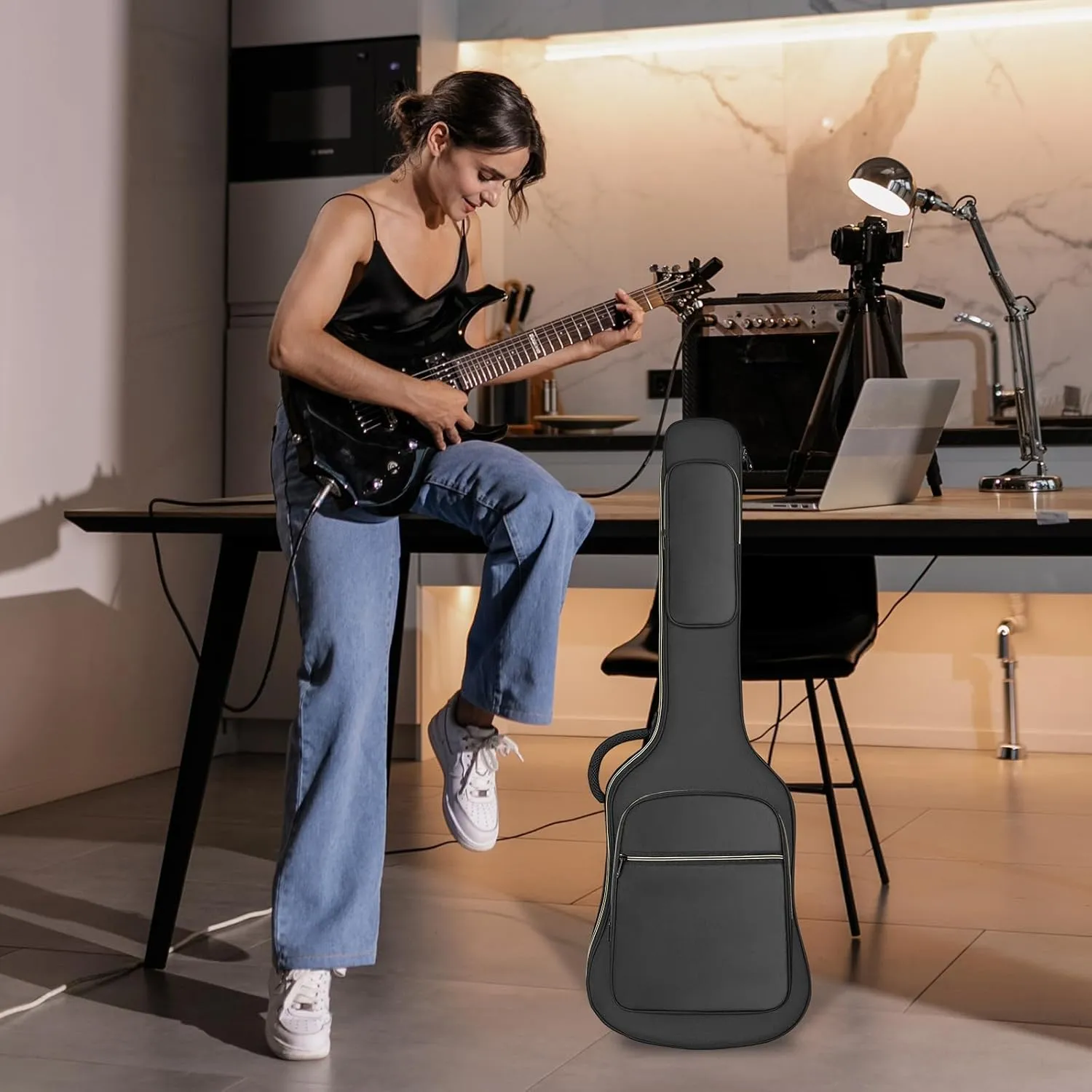 Electric Guitar Bag, Electric Guitar Gig Bag 0.35 Inch Thick Padding Backpack Soft Electric Guitar Bag Dual Adjustable Shoulder Strap Pocket & Back Hanger Loop Black