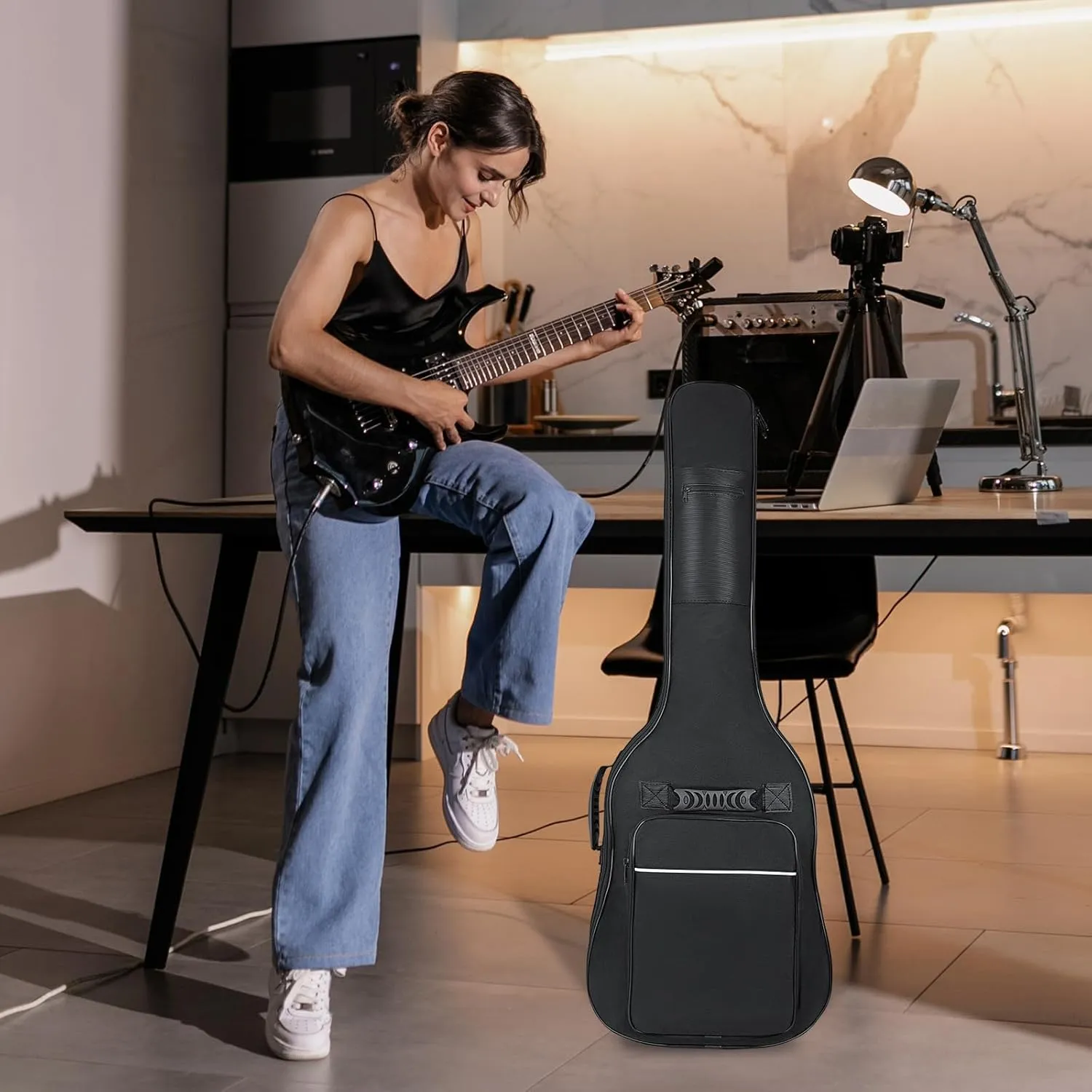 Electric Guitar Gig Bag, Electric Guitar Gig Bag 0.35 Inch Thick Padding Backpack Soft Electric Guitar Bag Dual Adjustable Shoulder Strap Pocket & Back Hanger Loop Black