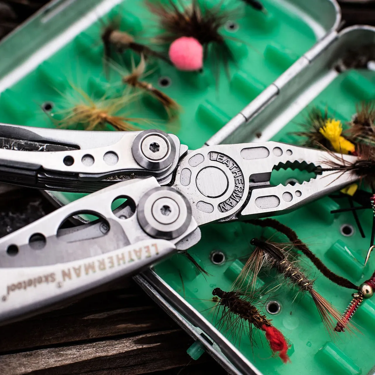 Leatherman 7 Tool Skeletool Lightweight Multi-Tool with Combo Knife Black