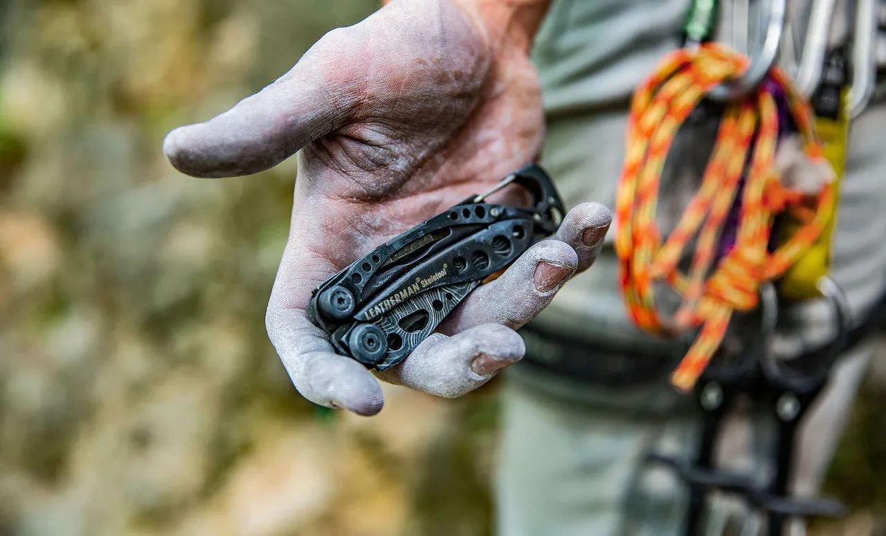 Leatherman 7 Tool Skeletool Lightweight Multi-Tool with Combo Knife Black