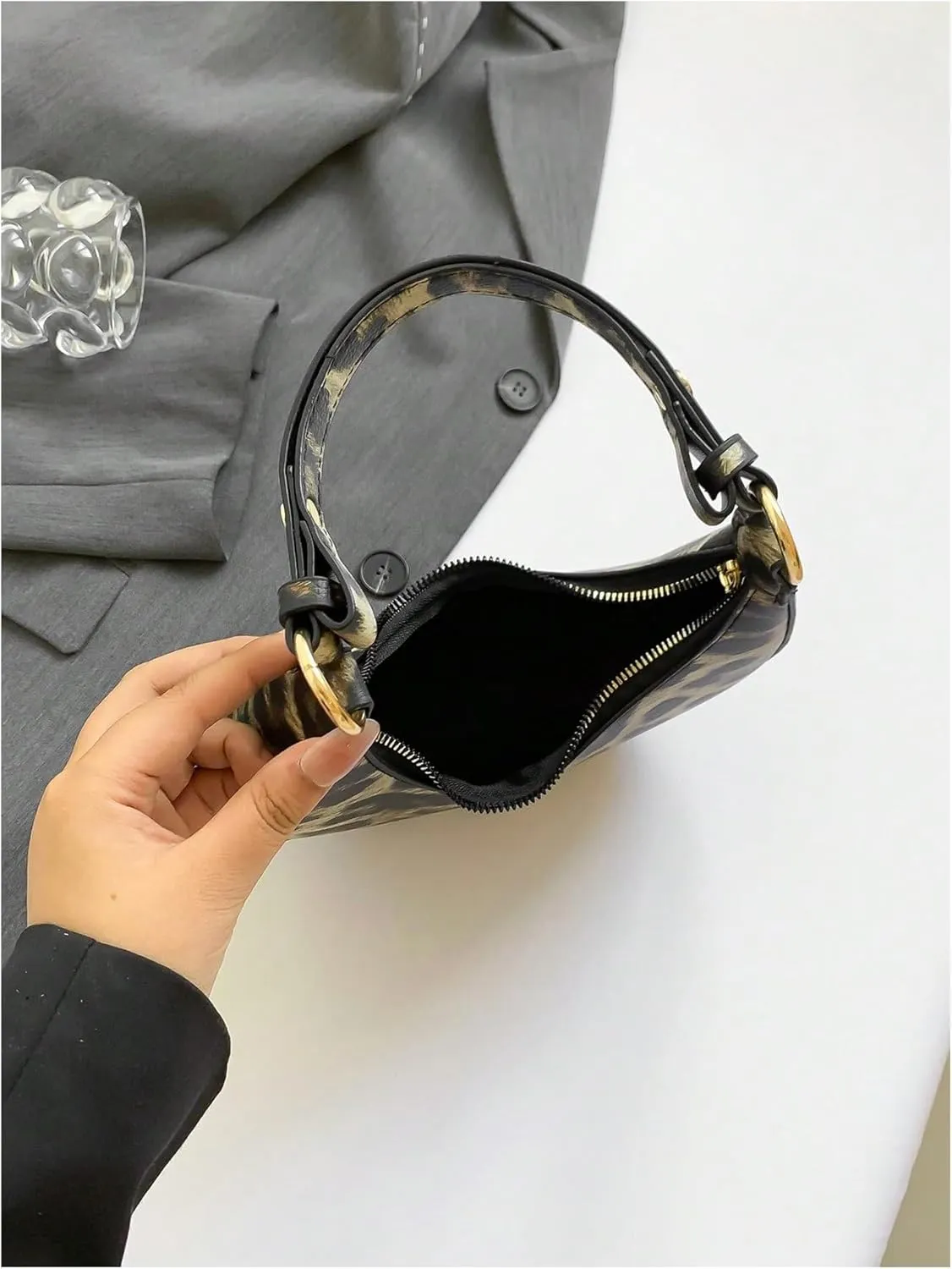 Verdusa Women's Crocodile PU Leather Hobo Shoulder Bag Small Purse Zipper Top Handle Crescent Bag